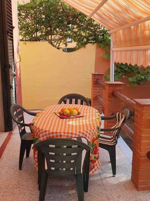Casa Indipendente Zona Centrale La Maddalena  Exteriér fotografie